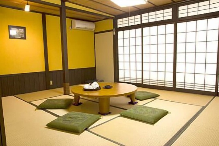 Room 9 of 14