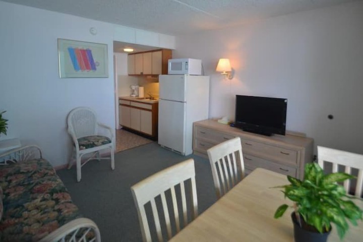 Room 17 of 34