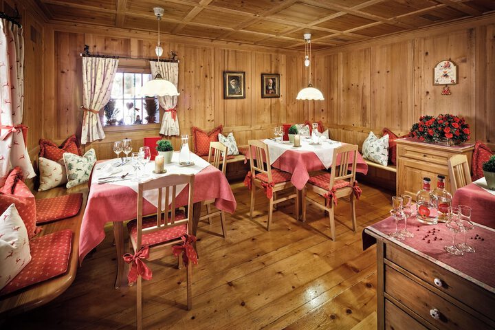 Dining 41 of 49