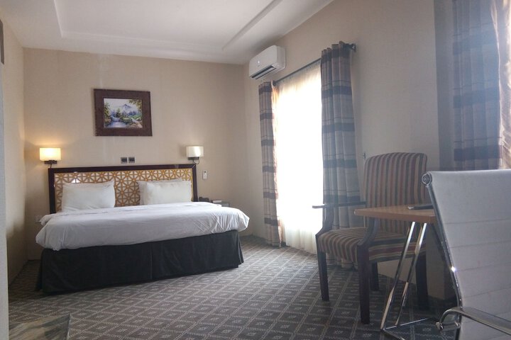 Room 14 of 39