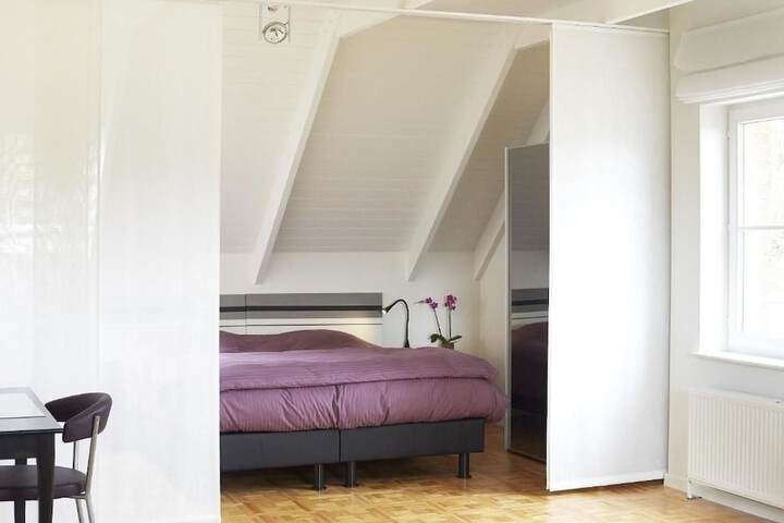 Room 2 of 39