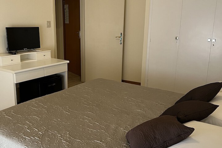Room 42 of 154