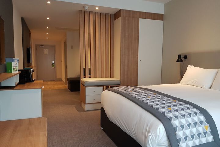 Room 17 of 115