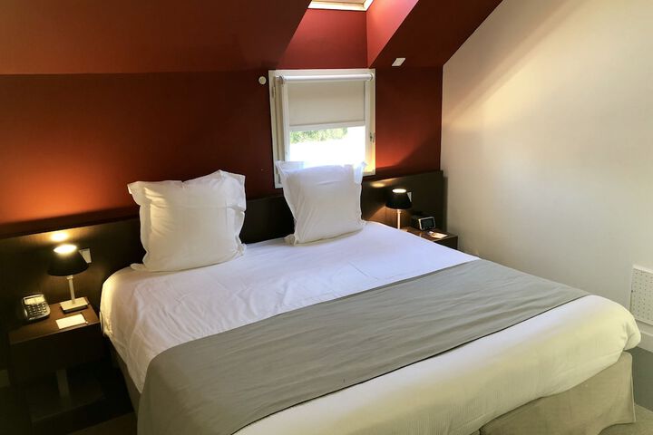 Room 9 of 49