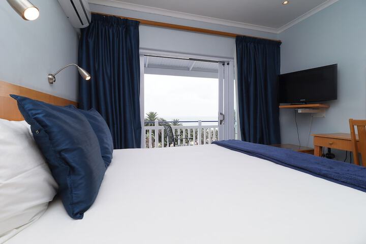 Room 10 of 68