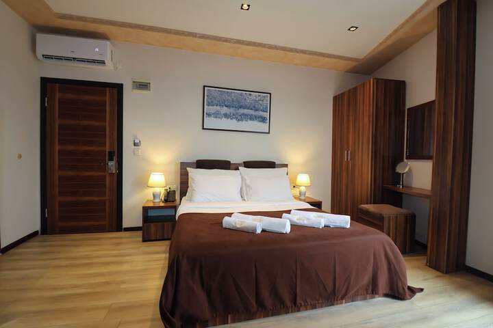 Room 70 of 98