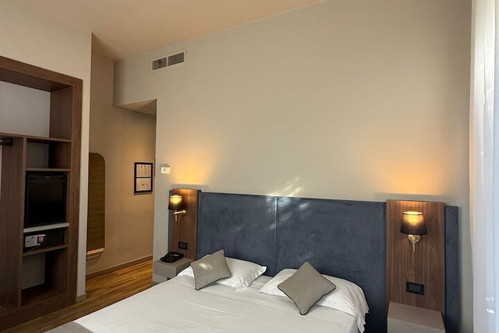 Room 32 of 62