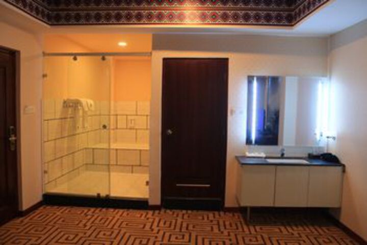 Room 3 of 37