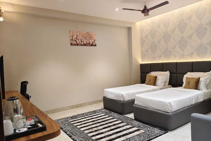 Room 9 of 17