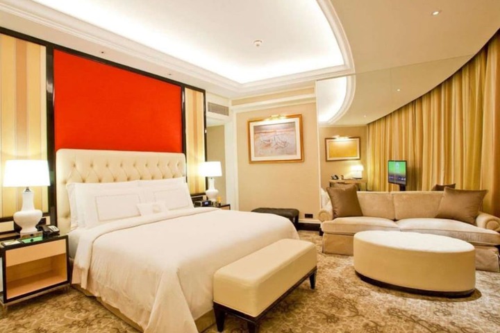 Room 10 of 65