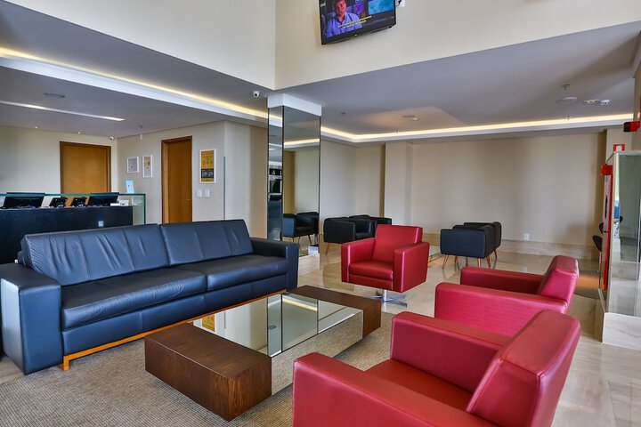 Lounge 34 of 50