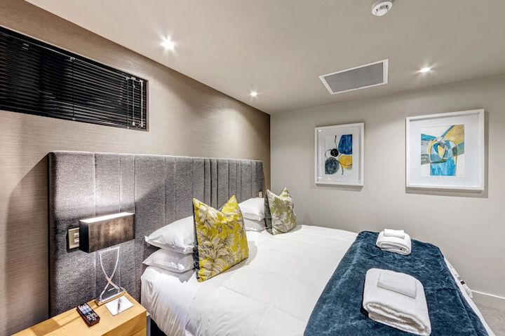 Room 25 of 69