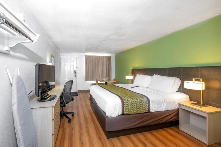 1 King Bed (1 of 6)