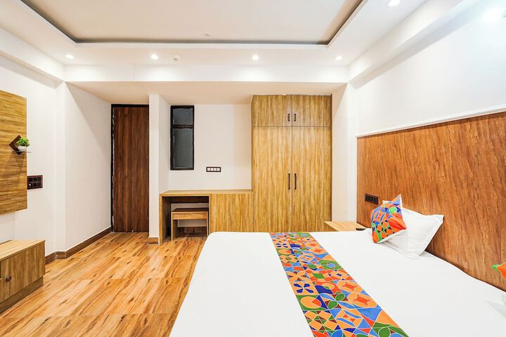 Room 13 of 31