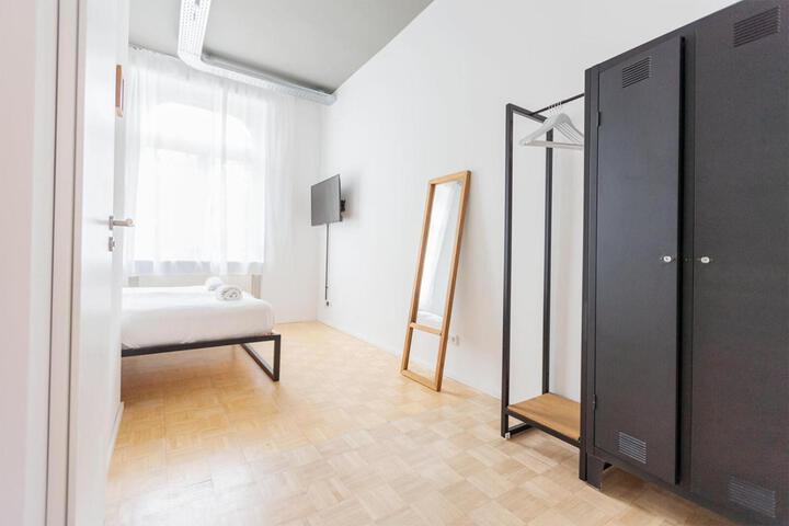 Room 25 of 129