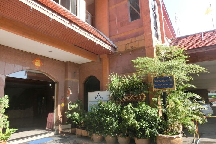 Hotel Entry