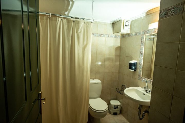 Room 16 of 16