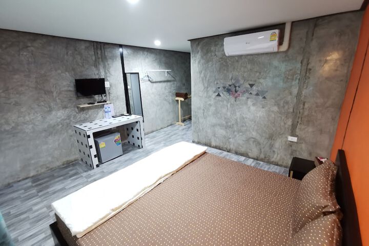 Room 3 of 33