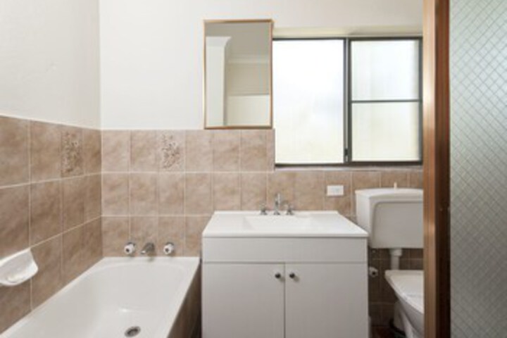 Room 4 of 13