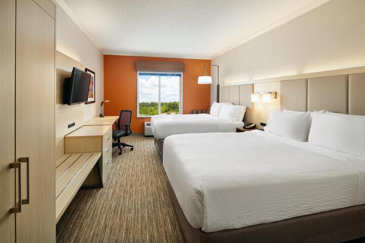 2 Queen Beds (8 of 8)