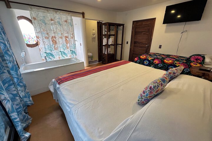 Room 65 of 402
