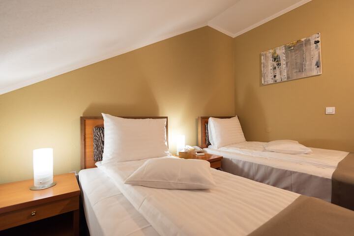 Room 5 of 34