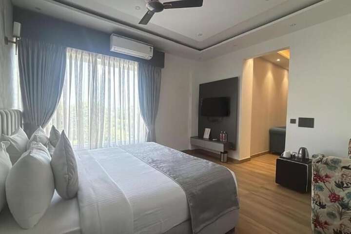 Room 9 of 22