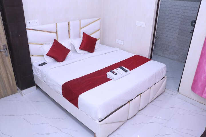 Room 9 of 20