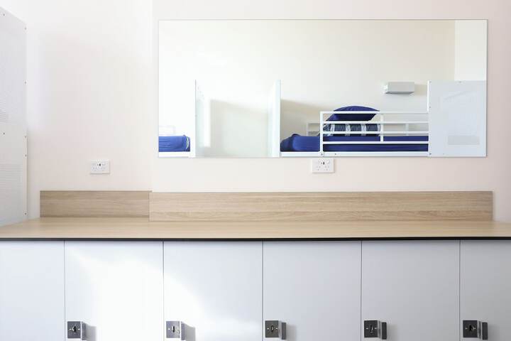 Room 10 of 75