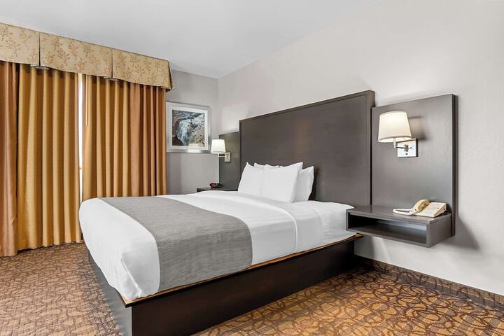 Room 32 of 63