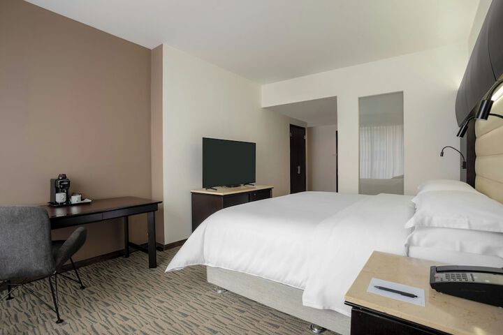 Room 27 of 71