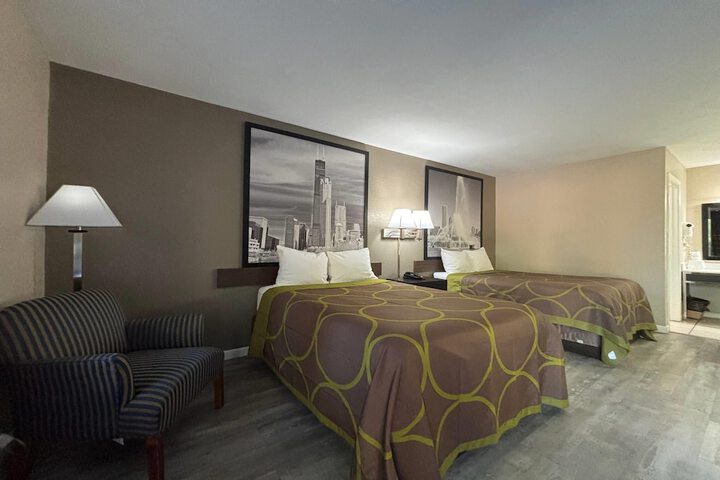 Room 14 of 28