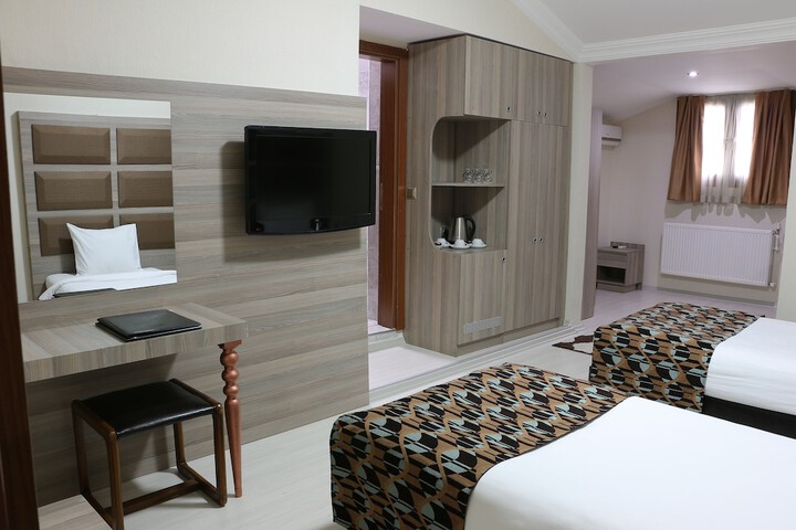 Room 3 of 44