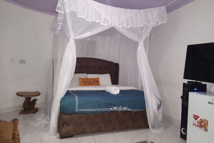 Room 18 of 53