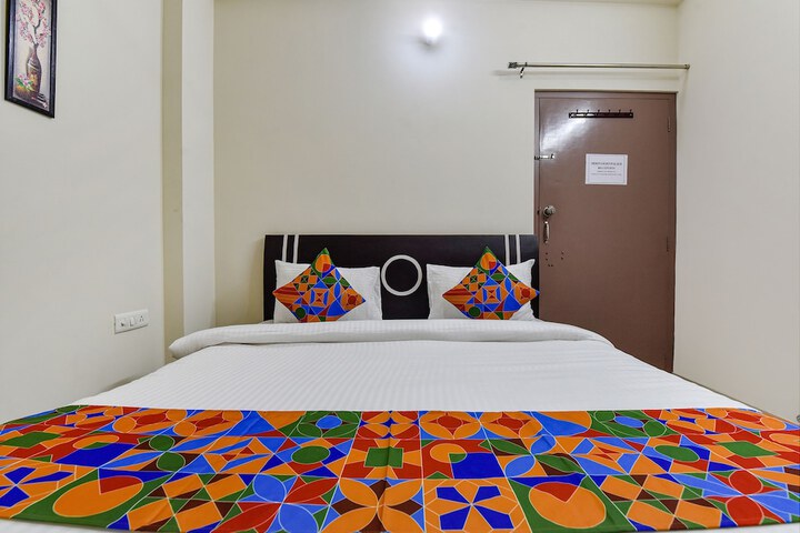 Room 27 of 38