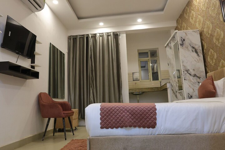 Room 15 of 54