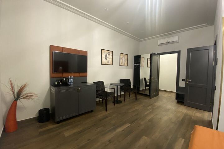 Room 63 of 100