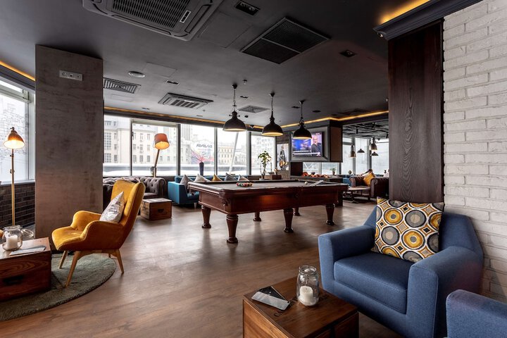 Lounge 51 of 63