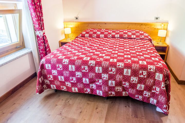 Room 4 of 37