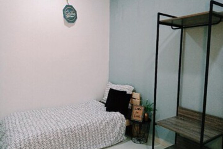 Room 7 of 8