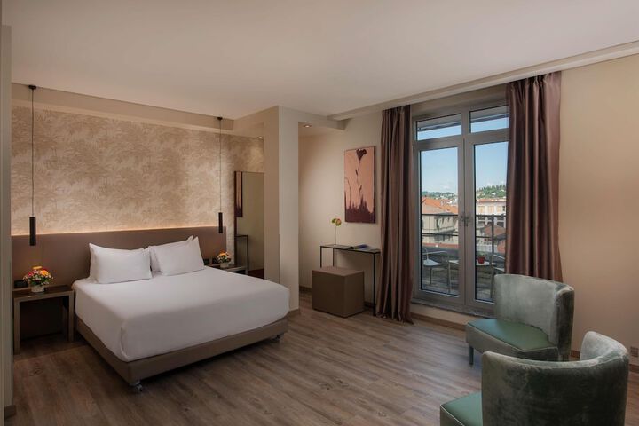 Room 16 of 52