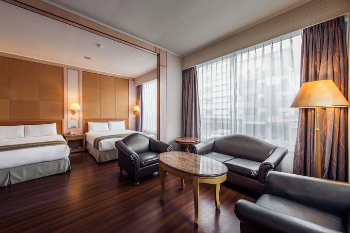 Room 14 of 32