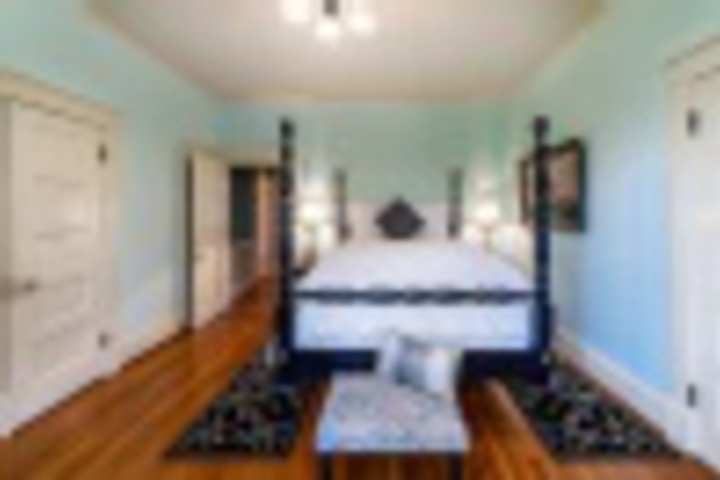 Room 124 of 384