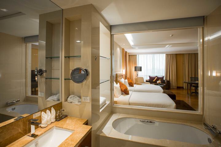 Room 13 of 48