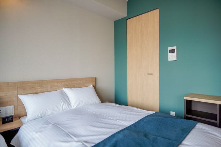 Room 40 of 146