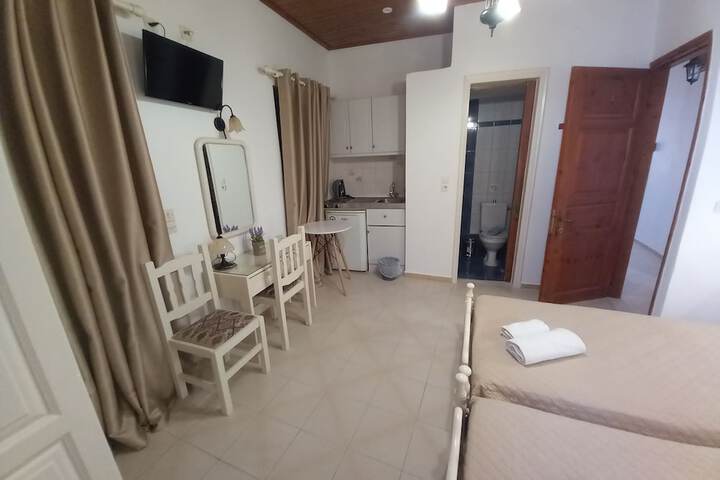 Room 6 of 18