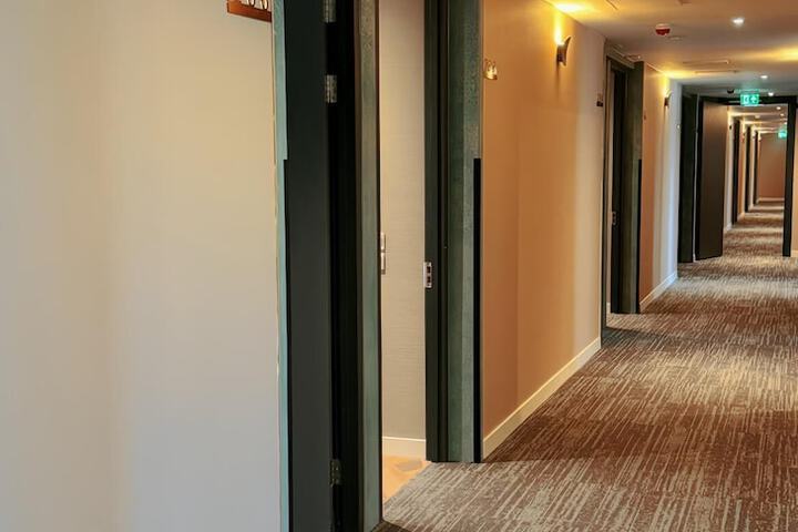 Ballroom/Hall 30 of 31