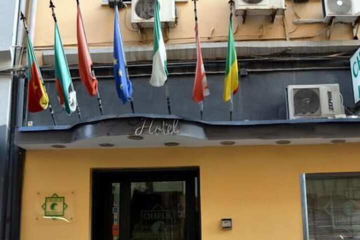 Charlie Hotel in Naples