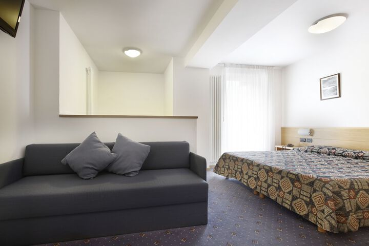 Room 5 of 48