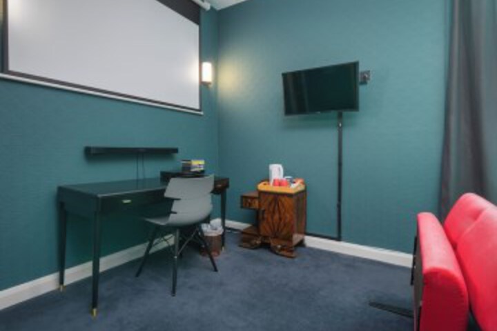 Room 72 of 109